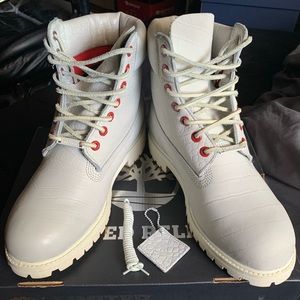 Very Good Condition Timberland boots size 9 “White Serpent” LIMITED EDITION